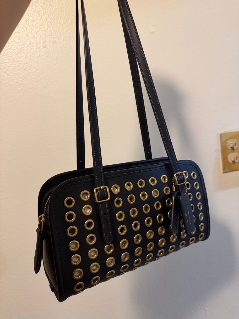 Coach swing zip black with grommets
